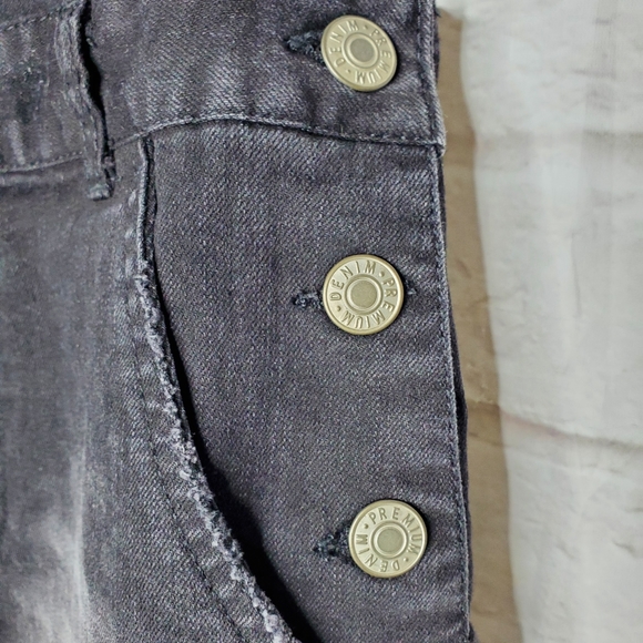 Love Tree Black Denim Overall Shorts - Picture 4 of 11